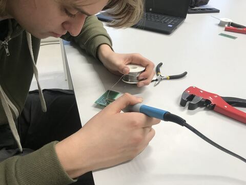soldering-workshop-inspiration-session-creativehubs